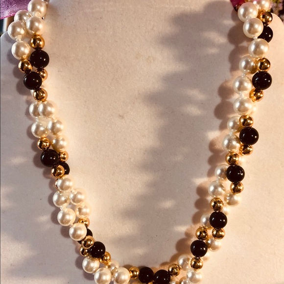 Vintage Black and White bead Necklace - Picture 4 of 7